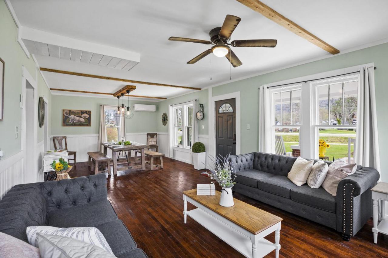 Charming 4 Bedroom Farmhouse With Large Backyard For Entertaining Mountain City Екстер'єр фото